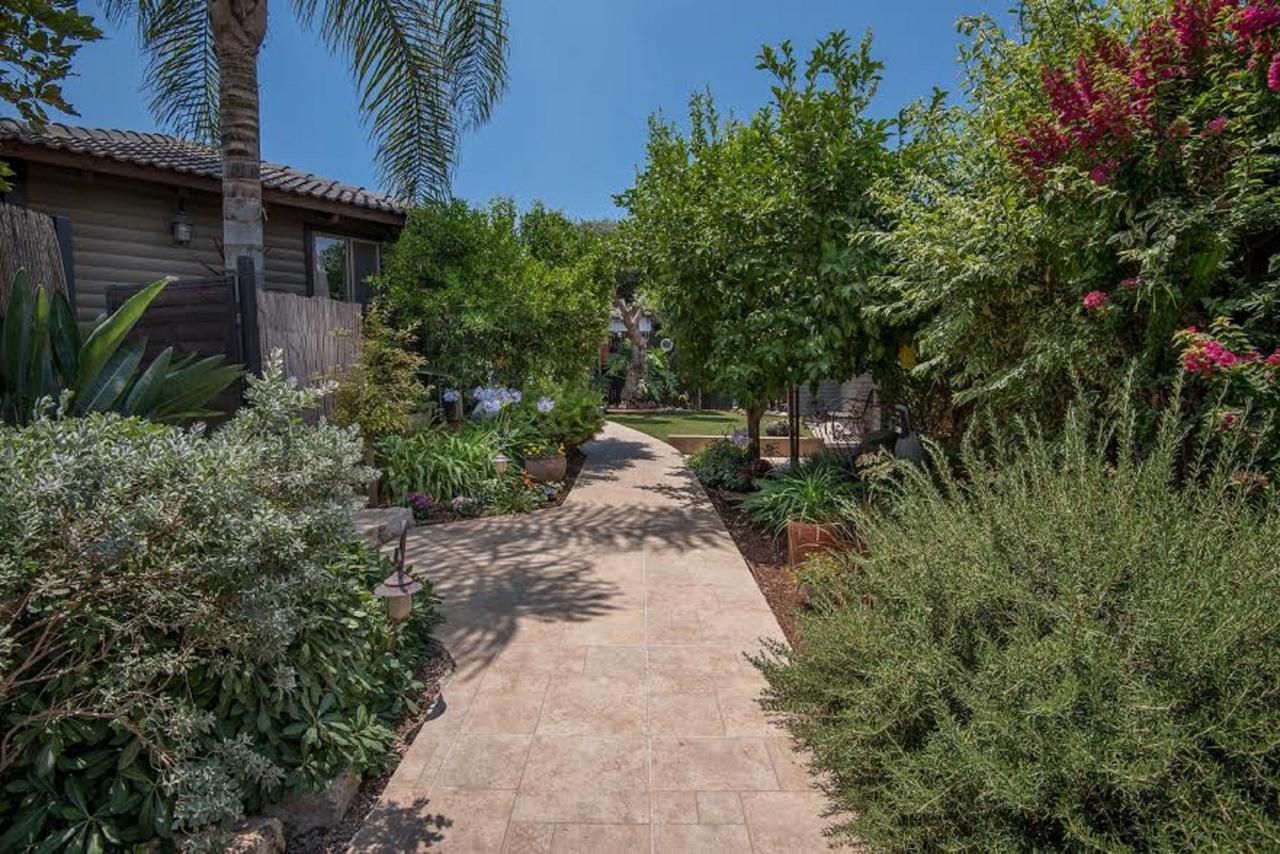 Talia Cabin Guest & Spa Rosh Pinna Exterior photo